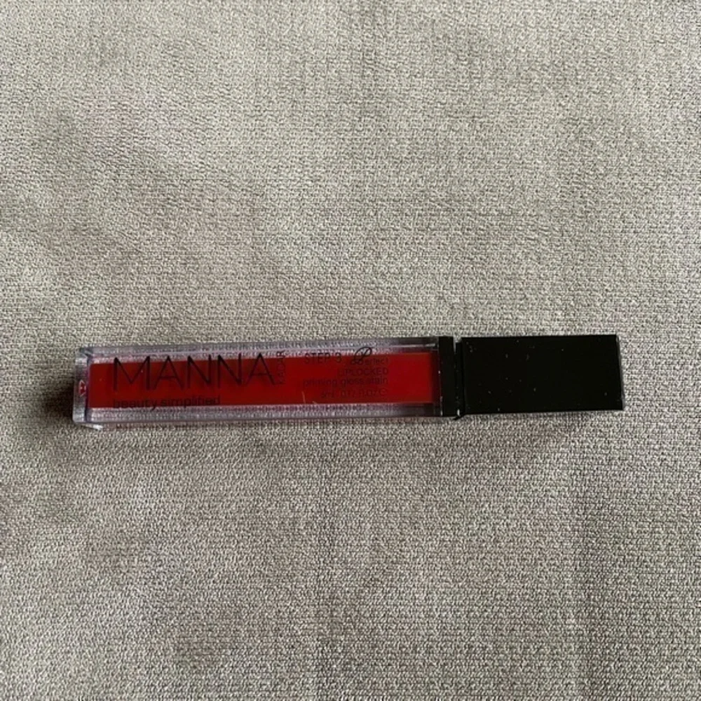 MANNA KADAR BEAUTY SIMPLIFIED LIPLOCKED PRIMING GLOSS